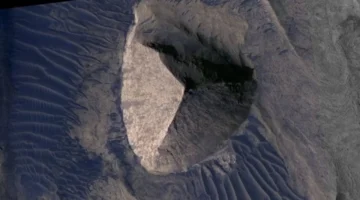 ما حقيقة تكوين هرم المريخ الصخري الذي أثار حيرة العلماء حوله؟